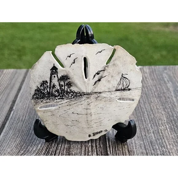 Vintage 1996 Hand Drawn / Painted / Decorated Sand Dollar. Stand Included - Picture 3 of 6